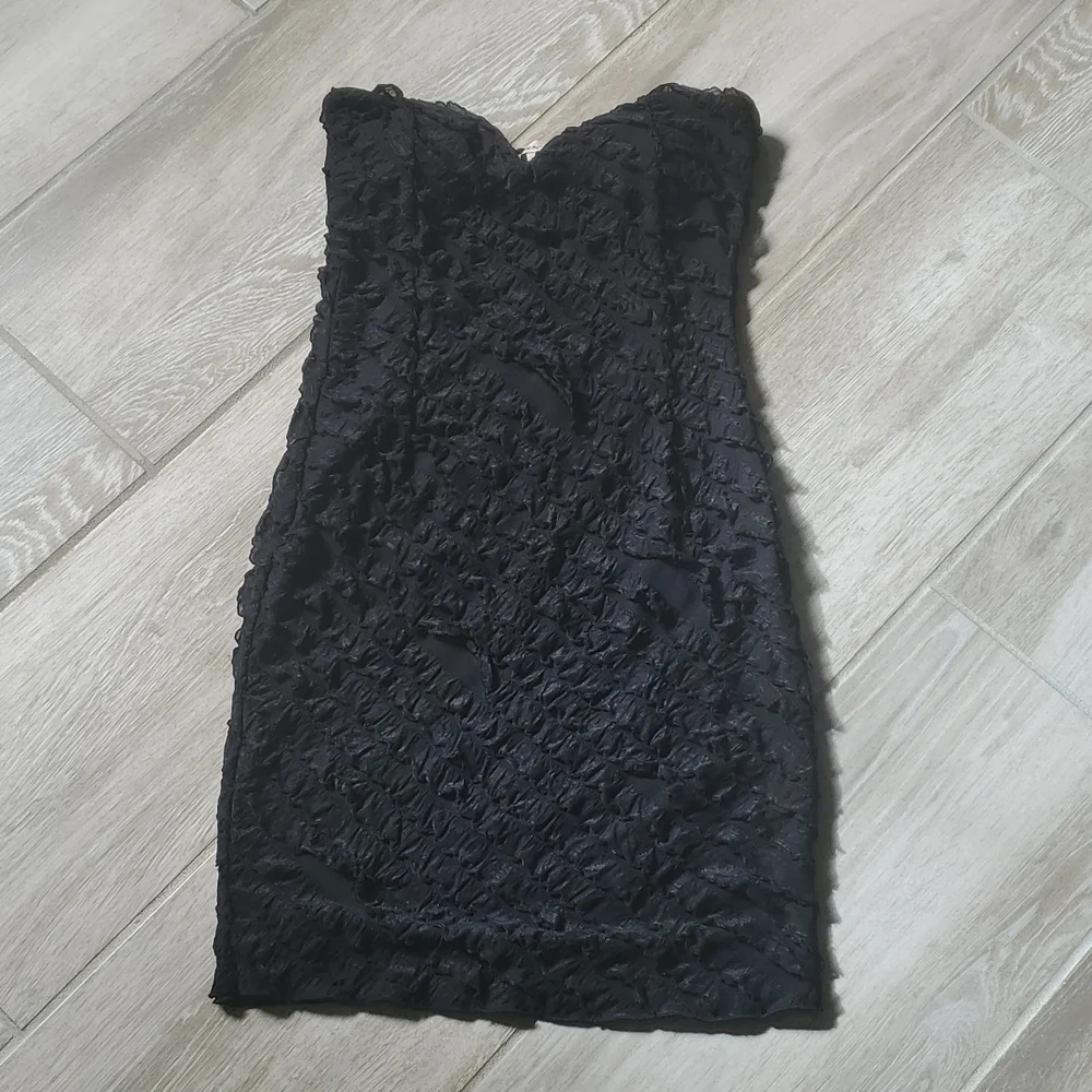 Love Notes Ruffle Bodycon Strapless Dress - Picture 6 of 10